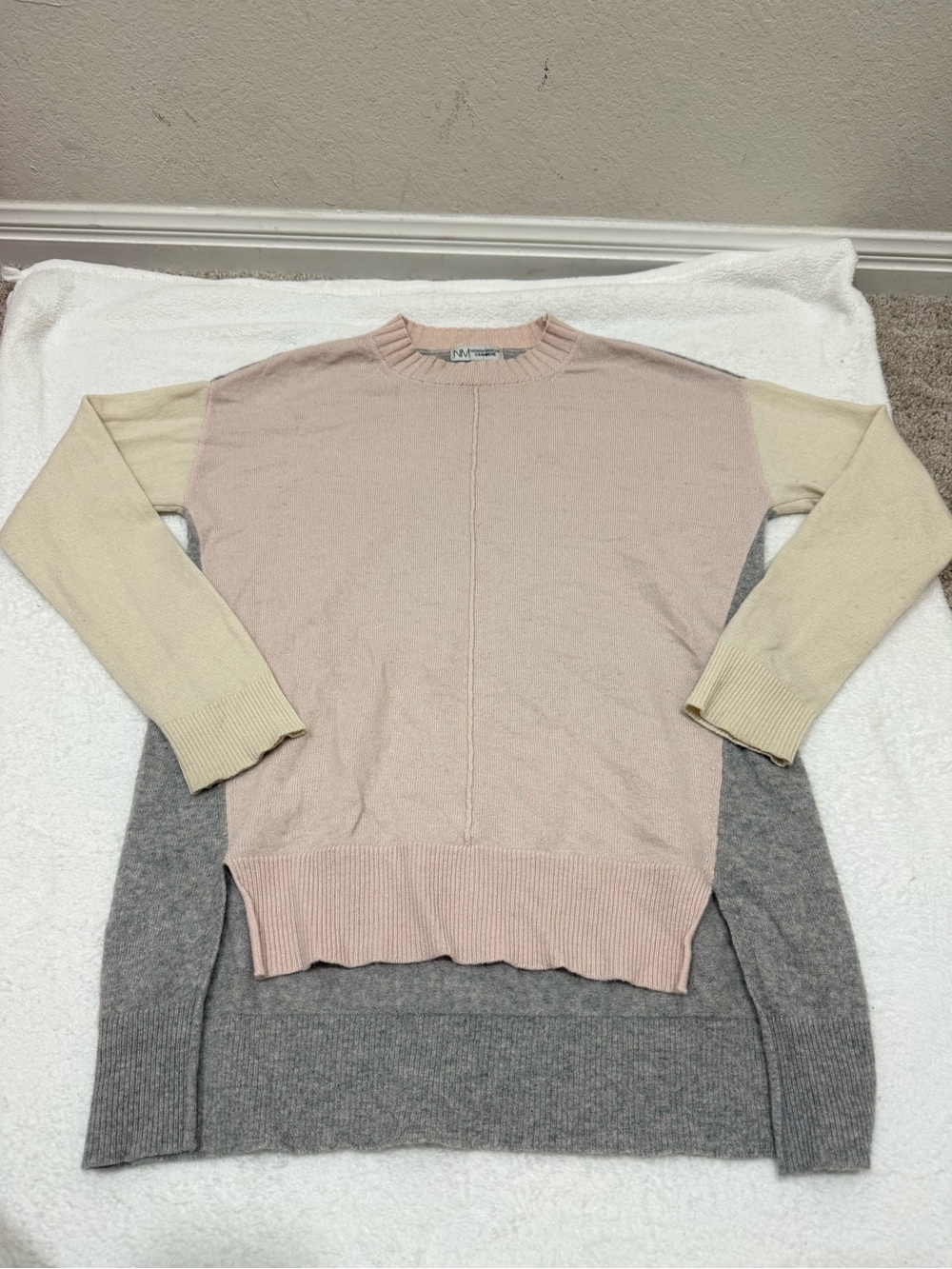 Neiman Marcus 100% Cashmere Sweater